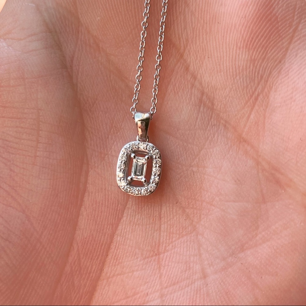 14k white Neckless with a Baguette diamond💎 18 inch
